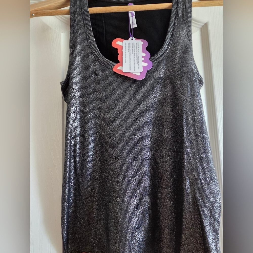 Yitty Black/silver Tank - Picture 2 of 5